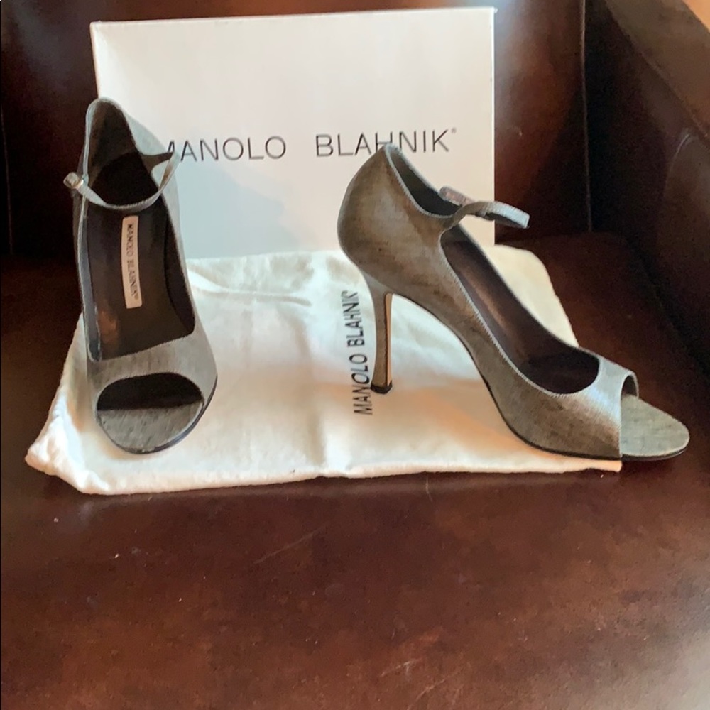 New Manolo Blahnik open toe pumps. 38.5/8.5. 100mm